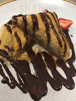 Maniatis Market Greek Dining