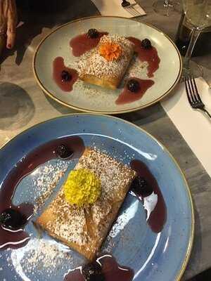 Maniatis Market Greek Dining