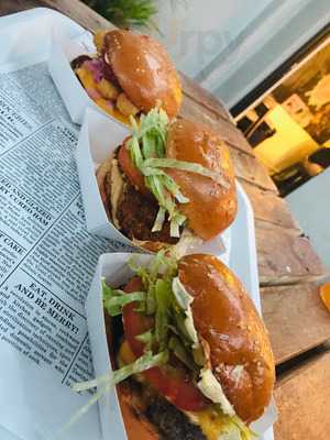 Royals Chicken And Burgers