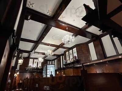 Shingle Inn City Hall