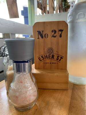 Esher Street Cafe & Deli