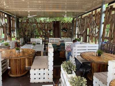 Esher Street Cafe & Deli