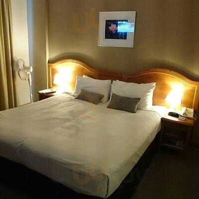 Diana Plaza Hotel Restaurant & Bar