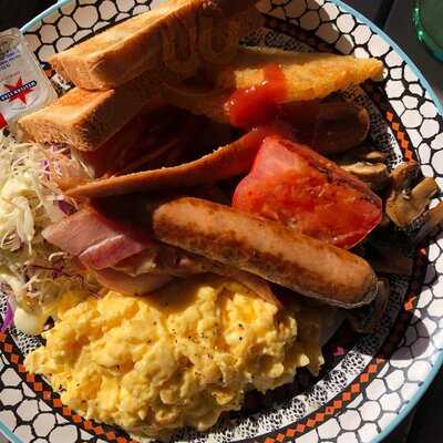 Chit Chat - Bite & Beer