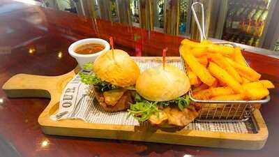 Australian National Hotel