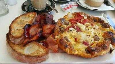 Vinnie's Cafe & Deli