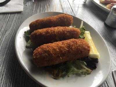 Bungalow Bar And Restaurant