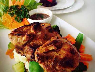 Thai Red Seed Cafe & Restaurant