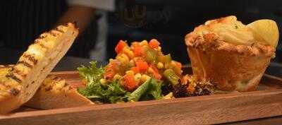 The Steak And Seafood Restaurant - Colmslie Hotel