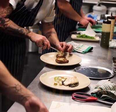 Hummingbird Bar & Restaurant