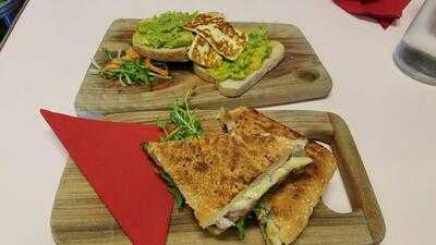 Woolloongabba Antique Centre & Cafe