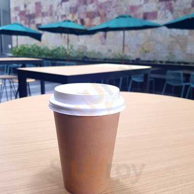 Metropole Bar & Eatery