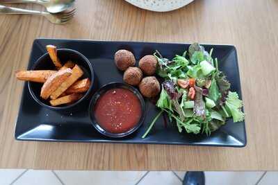 Ceylon Dine In Style