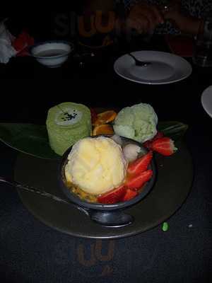 Highland Court Bar And Bistro