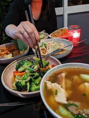 Highland Court Bar And Bistro