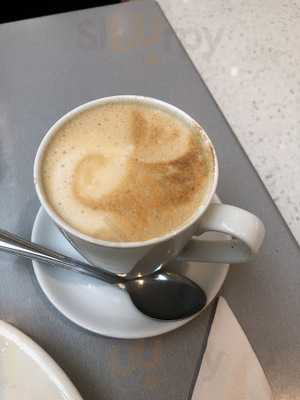 Dc's Cafe And Juice Bar