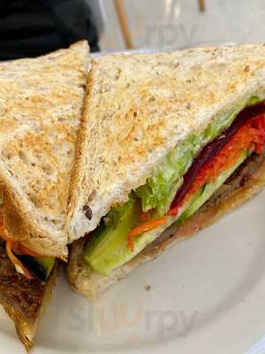 Dc's Cafe And Juice Bar