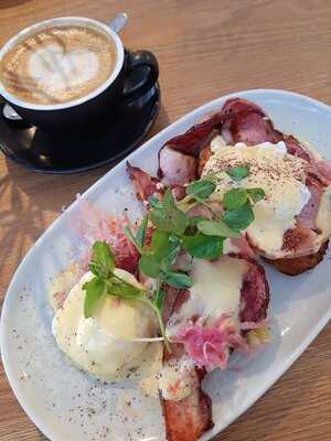 Jugar Eat Play Drink