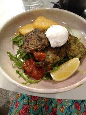 Jugar Eat Play Drink