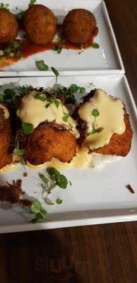 Fiasco's Bar And Restaurant