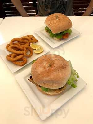 Salty's Grill & Cafe