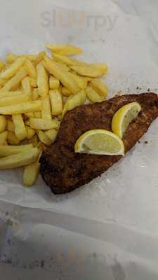 Salty's Grill & Cafe