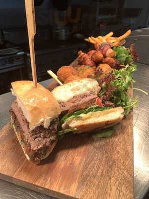 Salt Dining And Lounge Bar