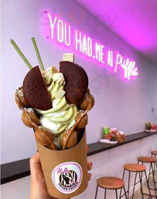 Hello Mister Frankie - Poke & Puffle Bar