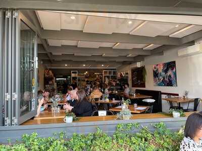 Leaf & Vine Cafe And Wine Bar