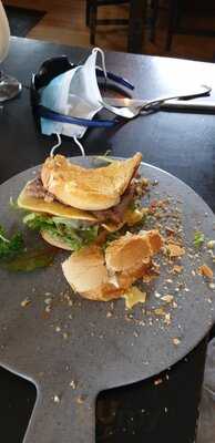 Fourthchild Cafe Restaurant & Lounge Bar