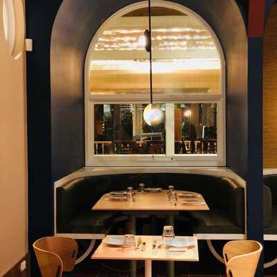 2 Fat Indians Westfield Carousel