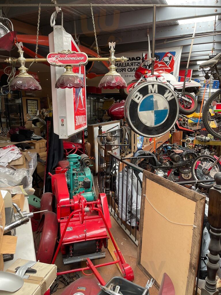 Naked Racer Bar Cafe