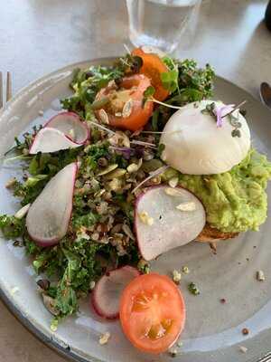 Besser Kitchen & Brew Bar