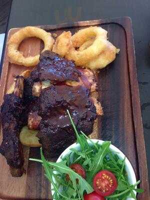 Fiction Bar & Restaurant