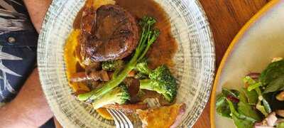 Pinelli Estate Winery Restaurant