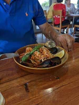 Pinelli Estate Winery Restaurant