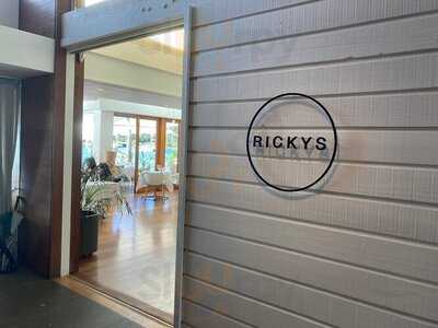 Rickys River Bar + Restaurant