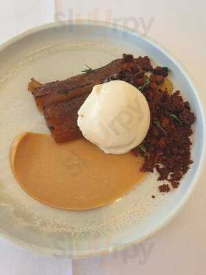 Rickys River Bar + Restaurant