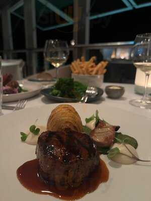 Rickys River Bar + Restaurant