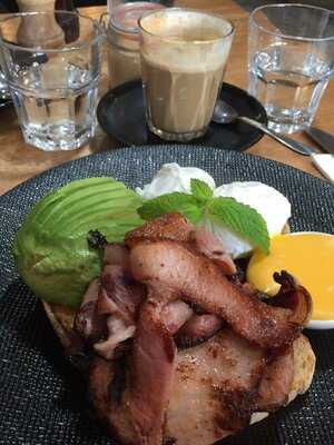 Lily Loves George Cafe