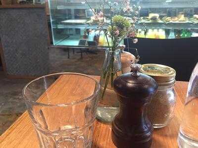 Lily Loves George Cafe