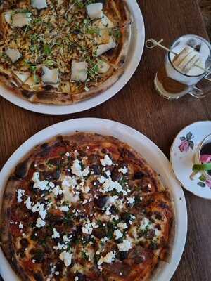 El Capitano Pizzeria & Bar