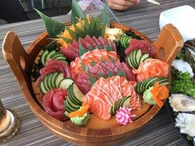 Reef Seafood And Sushi