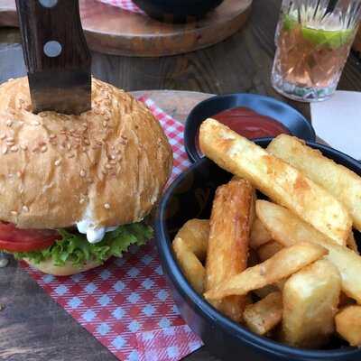 The Hold Bar & Restaurant