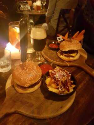 The Hold Bar & Restaurant