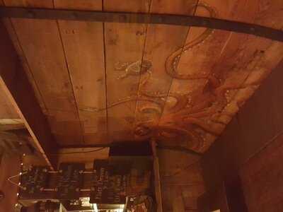 The Hold Bar & Restaurant