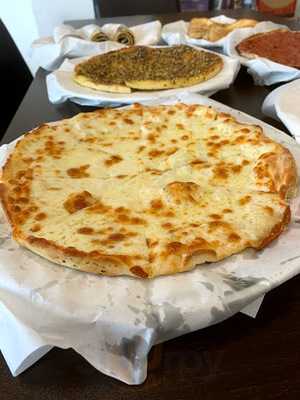 Charlie's Pizzeria & Bakery