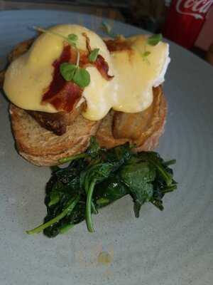 Pearl And Ash Cafe And Wine Bar