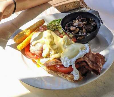 Montmartre By The Sea