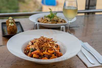 Beach St Garden Gallery & La Bel Amici Cafe